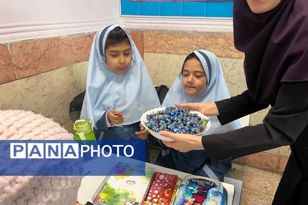 رویداد از خون جوانان وطن لاله می روید در دبستان دخترانه آیین روشن