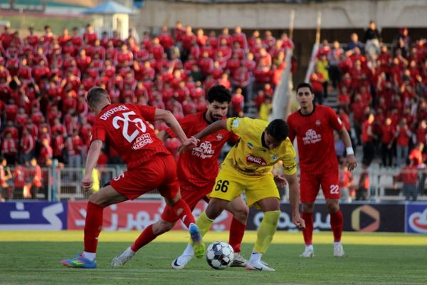 بازی بدون گل تراکتور و فجر سپاسی