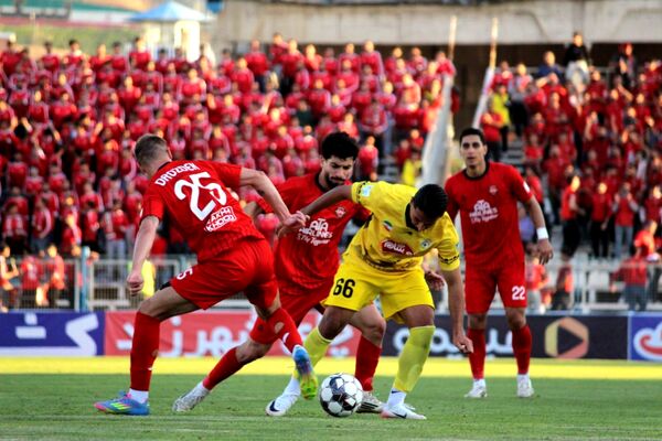 بازی بدون گل تراکتور و فجر سپاسی