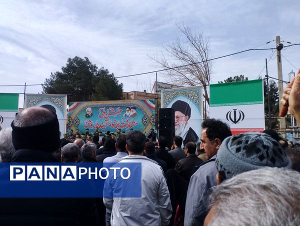 حضور دانش آموزان و جامعه بزرگ فرهنگیان در یوم الله 22 بهمن ماه در پاکدشت 