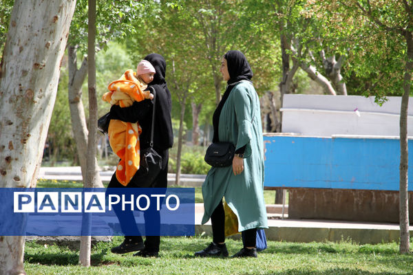 جلوه هایی از دورهمی روز طبیعت در بوستان‌های قم