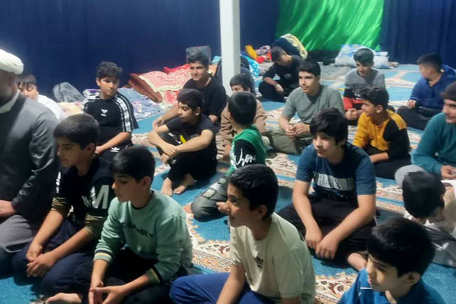 شبی سرشار از معنویت پایان اعتکاف دانش آموزان در روستاهای مختلف شهرستان دره‌شهر 