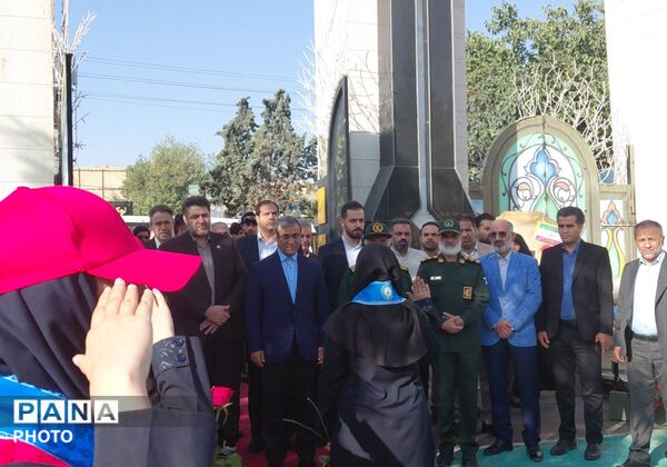 نواختن زنگ مهر در دبیرستان آرمیتا مصلی نژاد