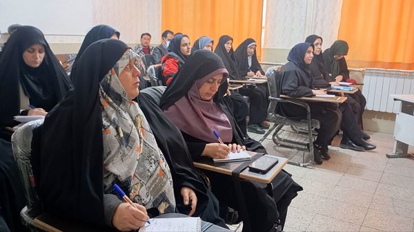 کارگاه آموزشی کمک‌های اولیه سازمان دانش‌آموزی ناحیه 2 کرج 