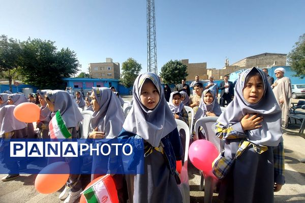 آغاز فصل نو آموزش با حضور شکوفه‌های کلای اولی در کهریزک 