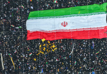 شکوه 22 بهمن مشهد مقدس از نمای هوایی