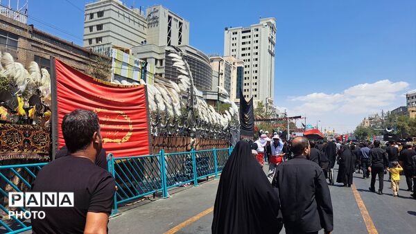 خیابان‌های منتهی به حرم، مملو از زائران رضوی
