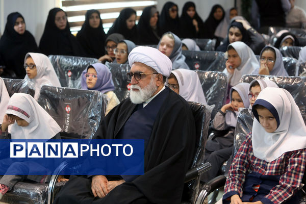 حضور تولیت آستان قدس رضوی در جمع دانش‌آموزان با آسیب بینایی مشهد