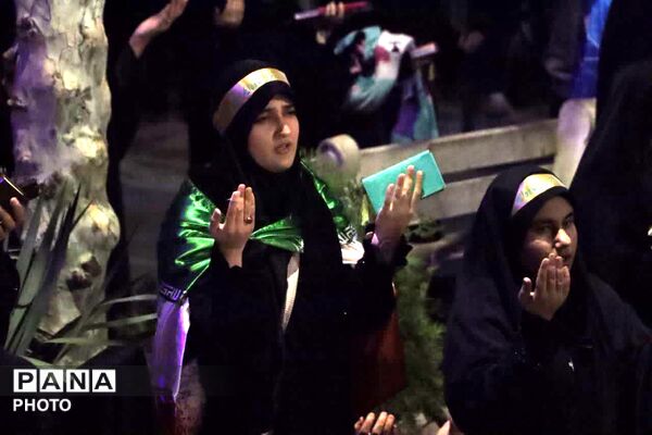 احیا در اولین شب قدر و هشتمین شب مراسم شهادت قائد امت آیت الله خامنه ای 