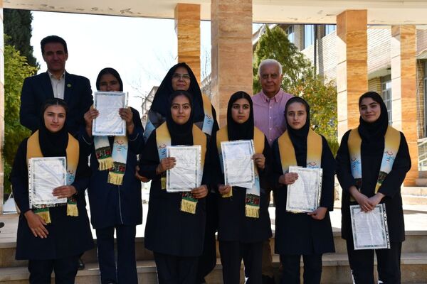 جلسه دانش‌آموزان نخبه عشایر فارس در طرح بنیاد پروفسور مهبودی