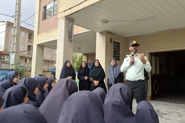 گرامیداشت روز نیروی انتظامی در دبیرستان بهار آزادی قائمشهر