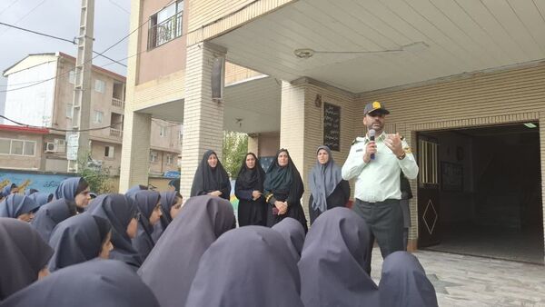 گرامیداشت روز نیروی انتظامی در دبیرستان بهار آزادی قائمشهر