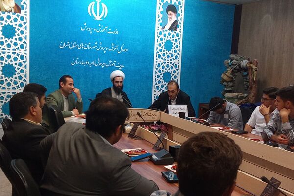 تجلیل از دانش‌آموزان اتحادیه انجمن‌های اسلامی در بهارستان‌۲