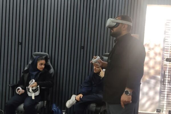 اردوی آمادگی و دفاعی دانش‌آموزان پایه نهم مدرسه فرشتگان در موزه دفاع مقدس
