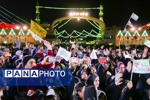 همخوانی سرود «سلام یا مهدی» با حضور ابوذر روحی در مسجد جمکران