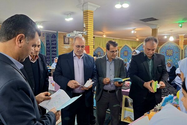 نمایشگاه پژوهش به مناسبت هفته پژوهش در دبستان حکمت نبوی ناحیه دو شهرری 