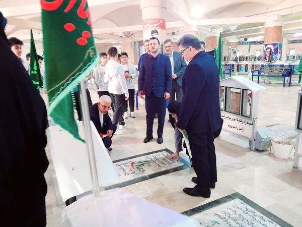تجدید میثاق مدیرکل امور شاهد و ایثارگران وزارت آموزش و پرورش از شهدا در بوشهر