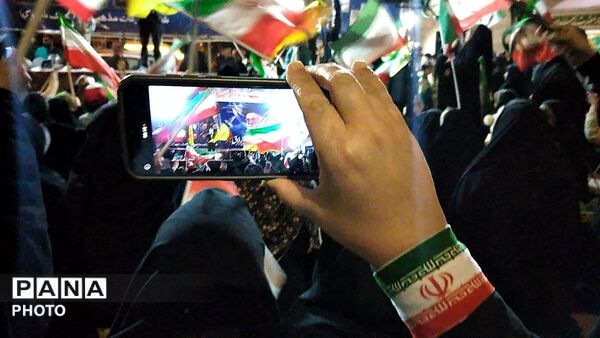 پنجاه و شش شب در میدان پای کار ایران