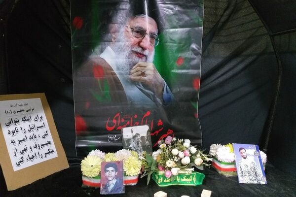 راهپیمایی مردم اندیشه فاز یک در مقابل مسجد امام جعفر صادق 