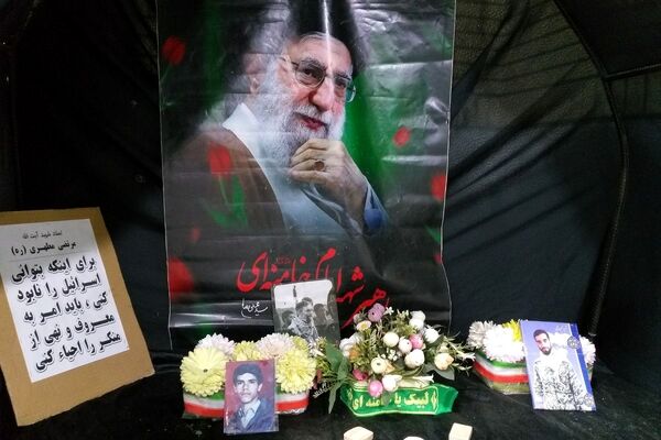راهپیمایی مردم اندیشه فاز یک در مقابل مسجد امام جعفر صادق 