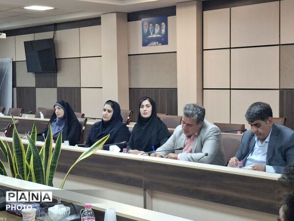 شورای آموزش و پرورش شهرستان ملارد پای میز بررسی مسائل تعلیم و تربیت