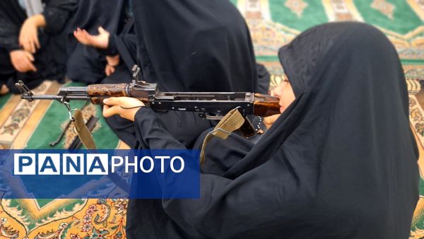 برگزاری کلاس سلاح شناسی ویژه دختران در شهرستان لنده