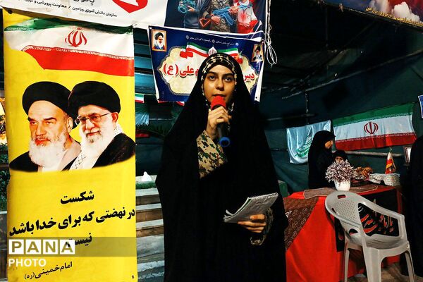 حضور پرشور دانش‌آموزان دبیرستان امام علی(ع) متوسطه اول در غرفه شهدای دانش‌آموز ورامین