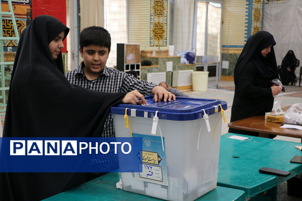 حضور نوجوانان قمی در انتخابات ریاست جمهوری -2