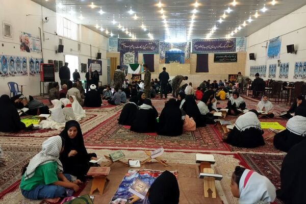 محفل قرآنی و حلقه صالحین در پایگاه مقاومت حضرت زینب (س) داریون 