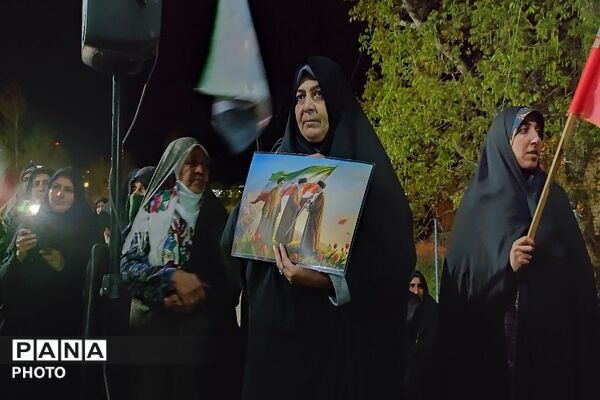 سنگر ما خیابان است 