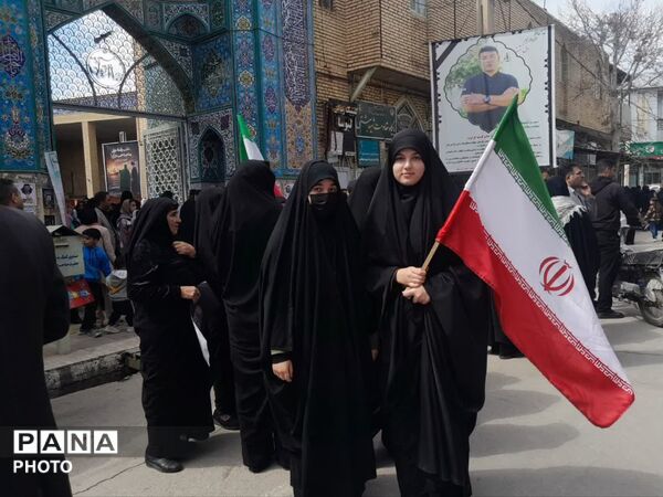 تصاویری از مردم خستگی ناپذیر شهرستان کوهدشت در راهپیمایی روز قدس و نماز جمعه تاریخی