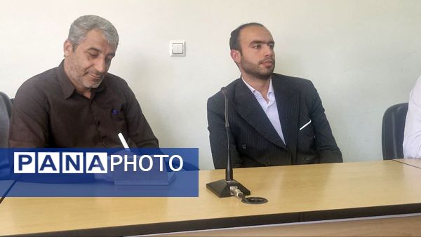 بازدید وزراتی از فعالیت‌های اجرا شده برنامه نماد در مدارس شازند 