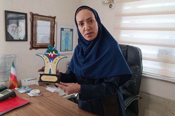 بازدید کارشناس مسئول سلامت و تندرستی آموزش و پرورش شهرستان قدس، از دبستان پروین، در جایگاه یک خانه محیط زیستی
