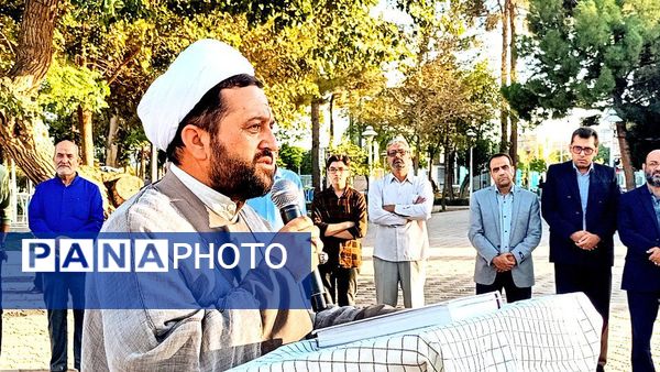 دولتمردان غبار از مزار شهدا برداشتند 