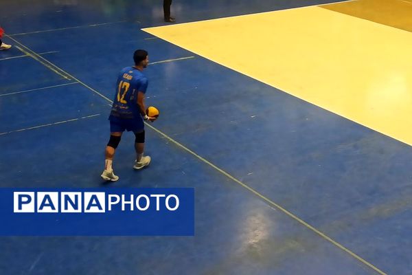 رقابت حساس لیگ دسته اول والیبال کشور در ورامین