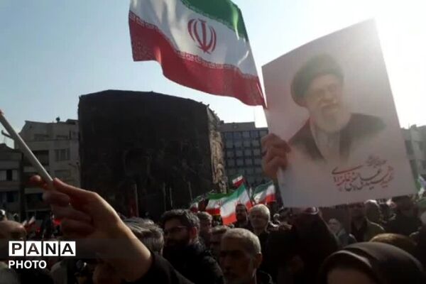 بیعت مردم انقلابی شهرری با سومین رهبر انقلاب 