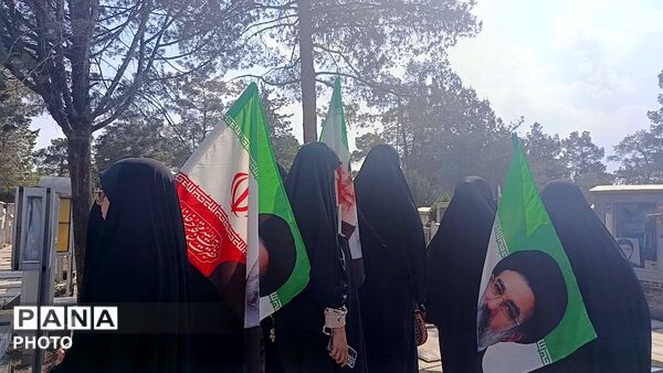 اردوی زیارتی دانشجومعلمان قم در مرقد امام و بیت رهبر شهید