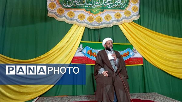 حضور پرشور دانش آموزان و اقشار مردم در جشن 22بهمن روستای سرتشنیز 