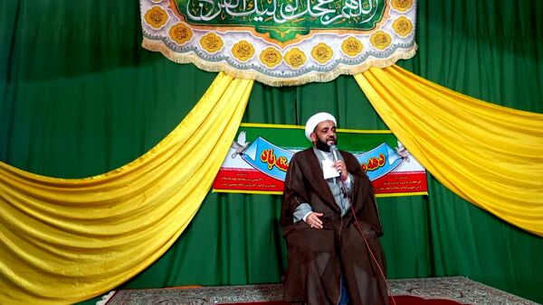 حضور پرشور دانش آموزان و اقشار مردم در جشن 22بهمن روستای سرتشنیز 