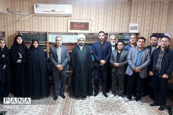 دیدار نوروزی رئیس و کارکنان اداره آموزش و پرورش کهریزک با امام جمعه منطقه 