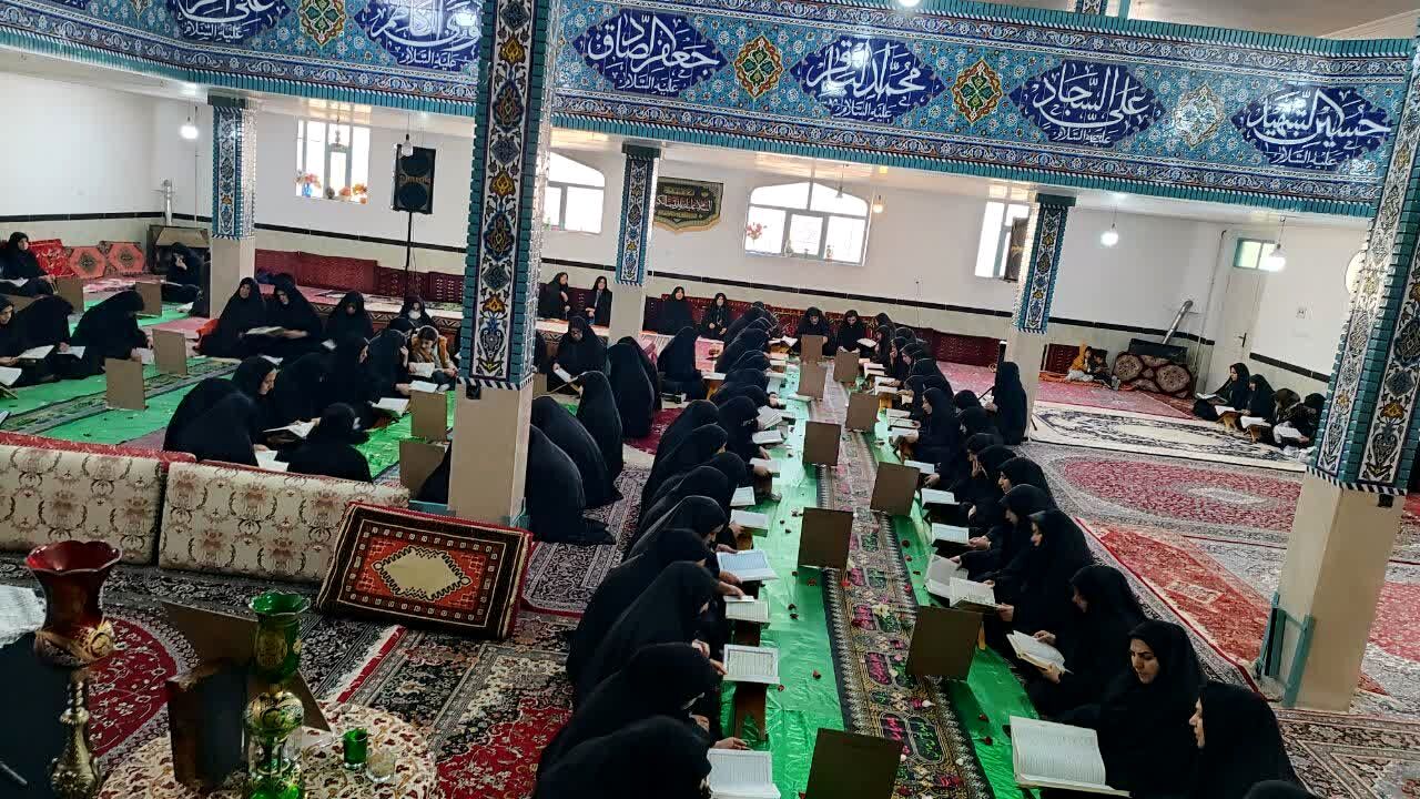 محفل قرآنی بانوان دستجرد به یاد شهدای جنگ رمضان