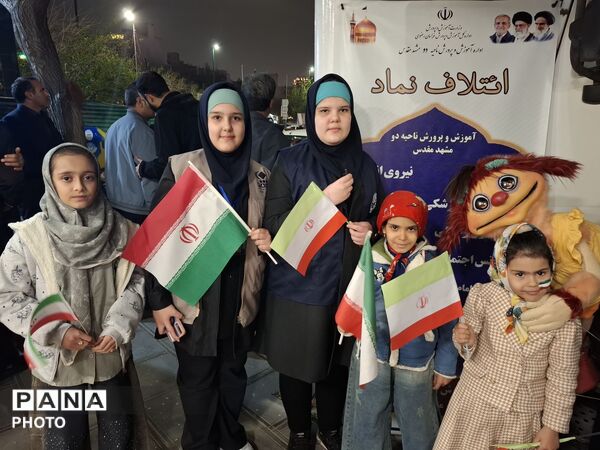 پویش «با هم قوی‌تر شویم»  در میدان ۱۵ خرداد