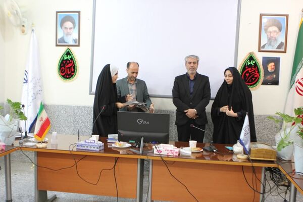 تجلیل از دانش‌آموز خبرنگاران پانا کاشان