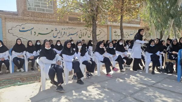 برگزاری جشن علمی شیمی در دبیرستان حضرت زینب(س) بهاباد
