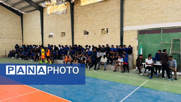 قهرمانی علامه محمدتقی گرو در مسابقات فوتسال سالگرد پیروزی انقلاب در سندرک