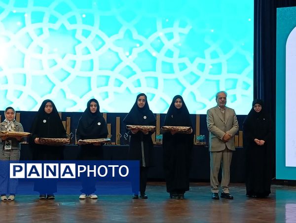 آیین تجلیل از واحدهای نمونه استاندارد و سفیران دانش‌آموزی استاندارد