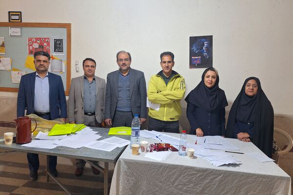 تصاویری زیبا از تمرکز دانش‌آموزان دختر در المپیاد رویش ناحیه۳ شیراز 