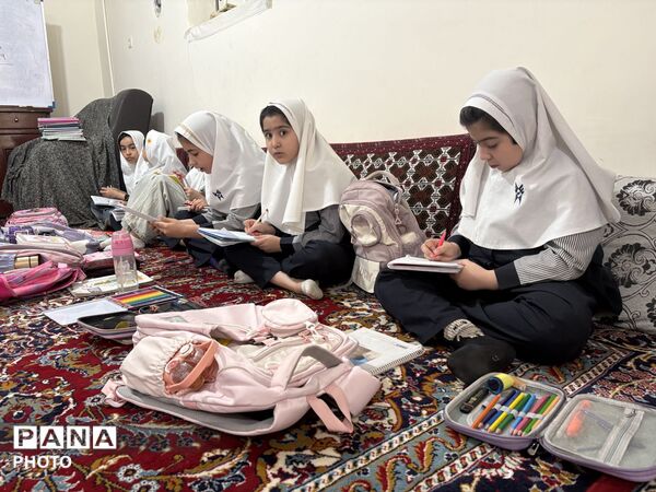 فداکاری معلم شیروانی برای برگزاری کلاس حضوری در خانه یک مادر مهربان