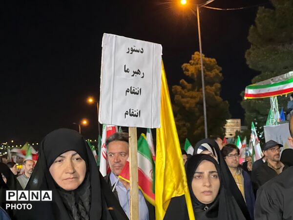 حضور مردم کرج  در پنجاه و چهارمین شب