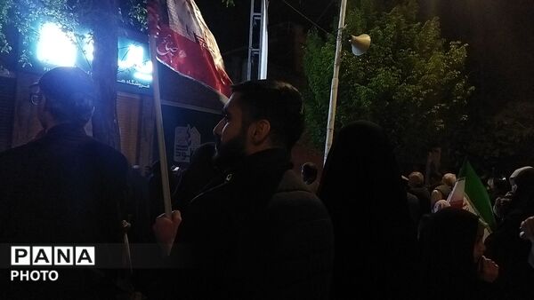 نیشابوری ها از پیر تا کودک در اجتماعات خیابانی